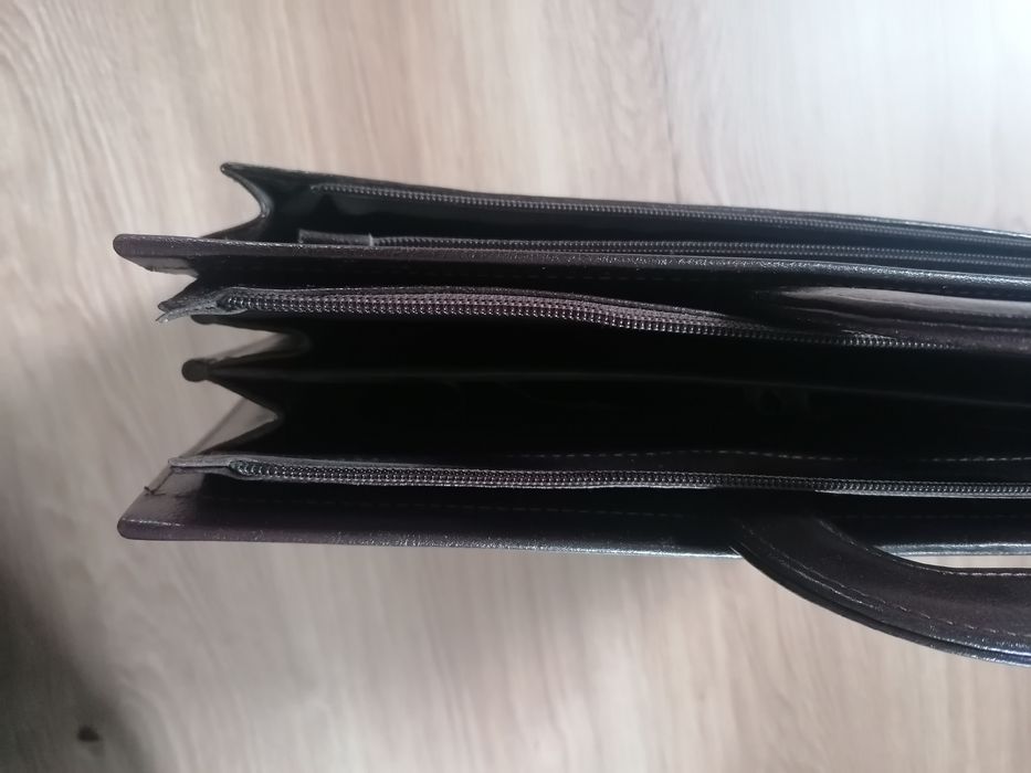 Brązowa teczka aktówka na dokumenty