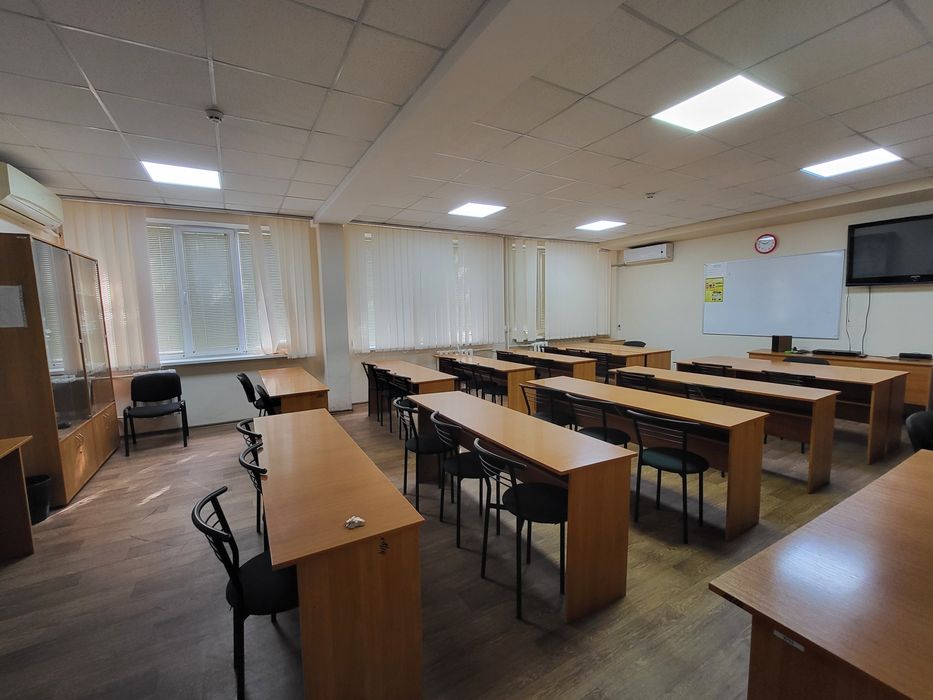 Оренда офісних приміщень 173 кв. з бомбосховищем у будівлі.