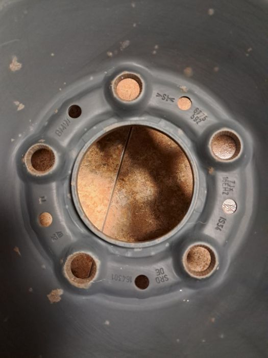 Jante Ferro BMW 7Jx16EH2 com pneu