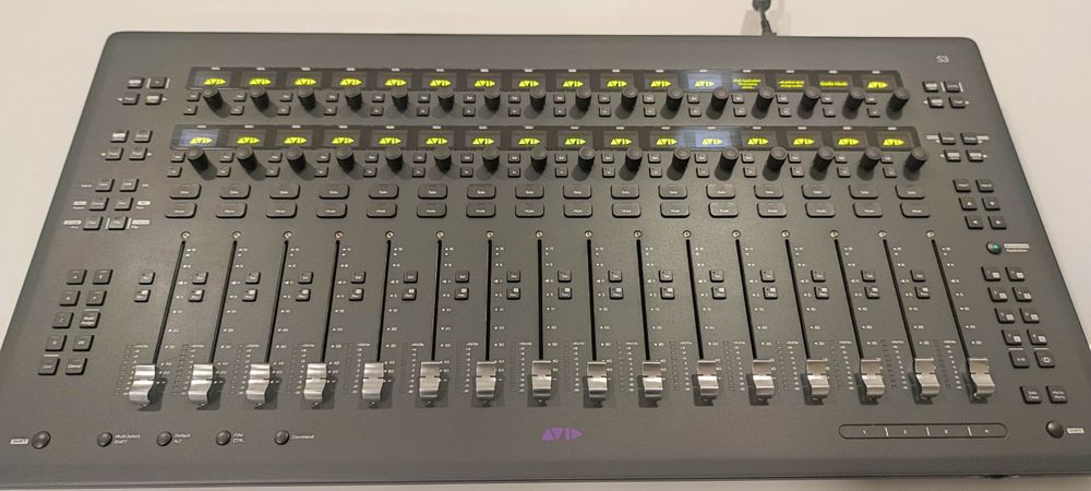 Mesa mistura controlador DAW Avid S3
