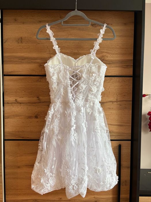 Biała krótka suknia ślubna koronkowa na ramiączkach szyta na miarę