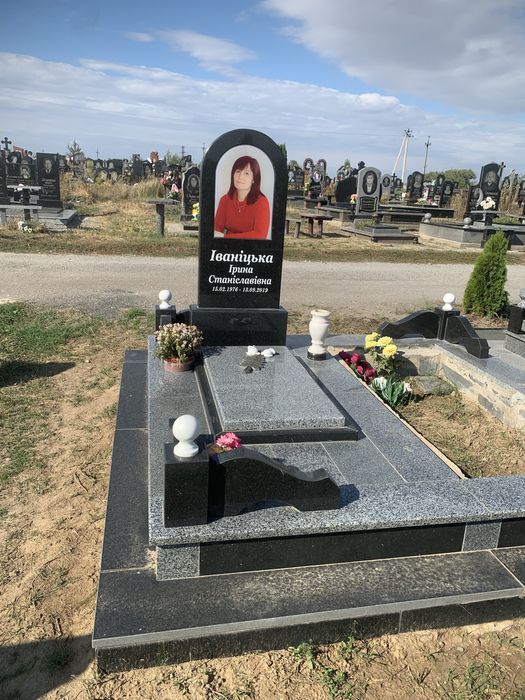 Гранітні памʼятники від виробника