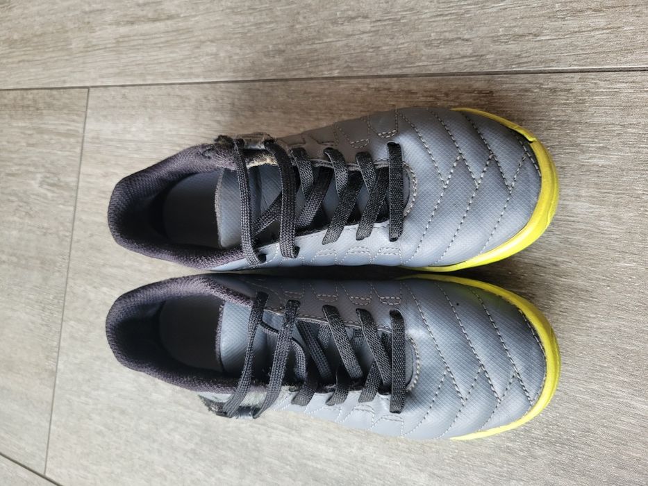 Buty dziecięce KIPSTA do piłki nożnej tury halówki korki rozm. 32 20cm