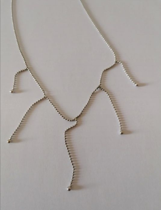 Colar prata formato lágrimas