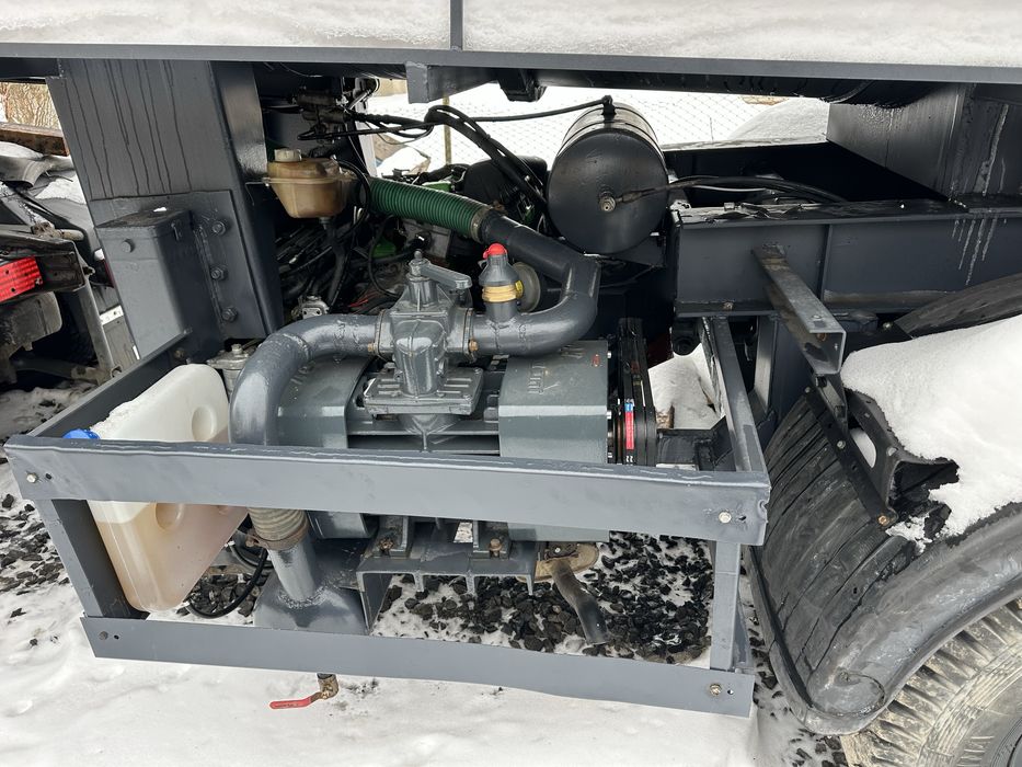 Продаю сцепку ДАФ XF95 та напівпричіп АЦ22 переобладнана на асенізатор