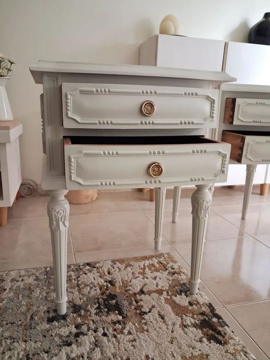 Mesas de cabeceira clássico francês / vintage