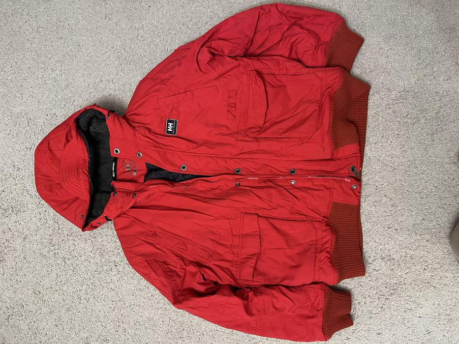 Бомбер Helly Hansen
