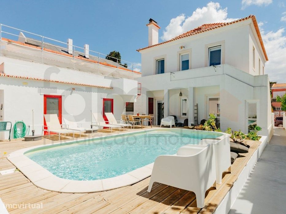 Moradia Bifamiliar T10 com Piscina e Elevada Rentabilidade - Parede...