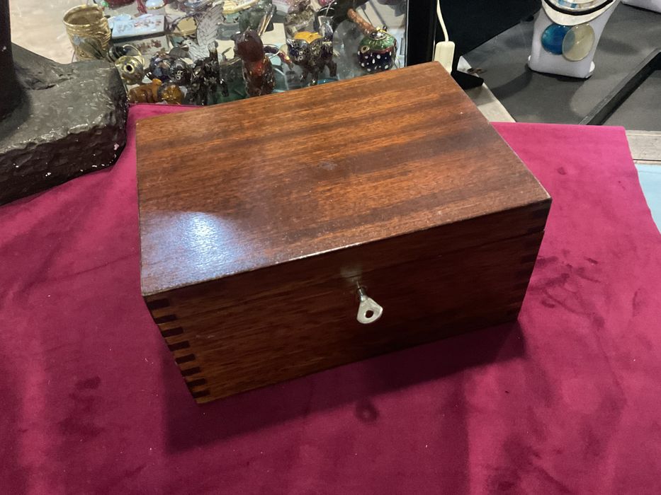 Caixa inglesa mahogany com chave .21x16x17cm