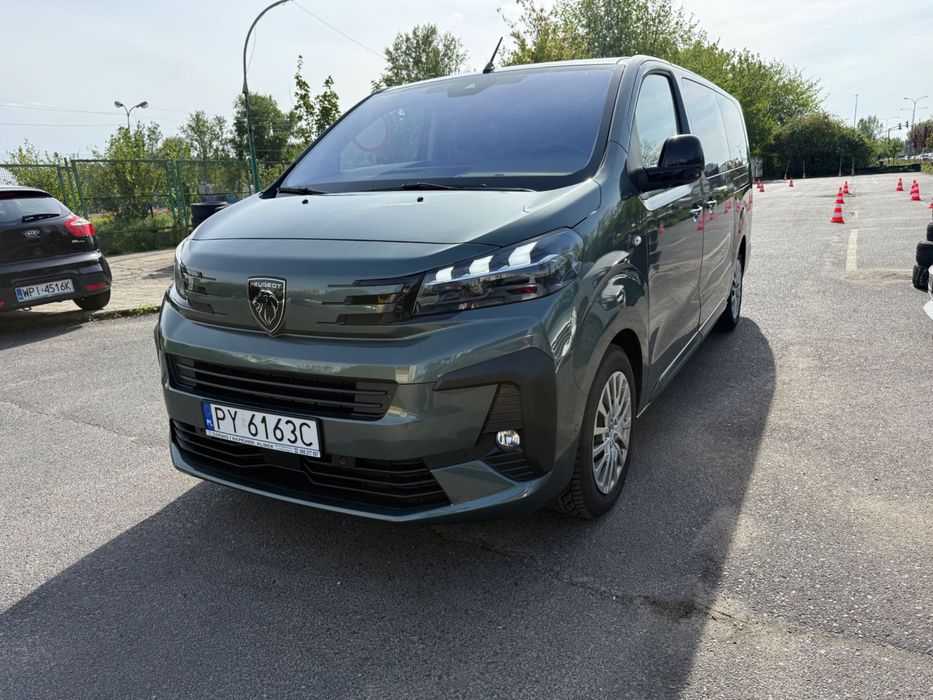 Wynajem busa 9 osobowego 8 osobowego Proace trafic