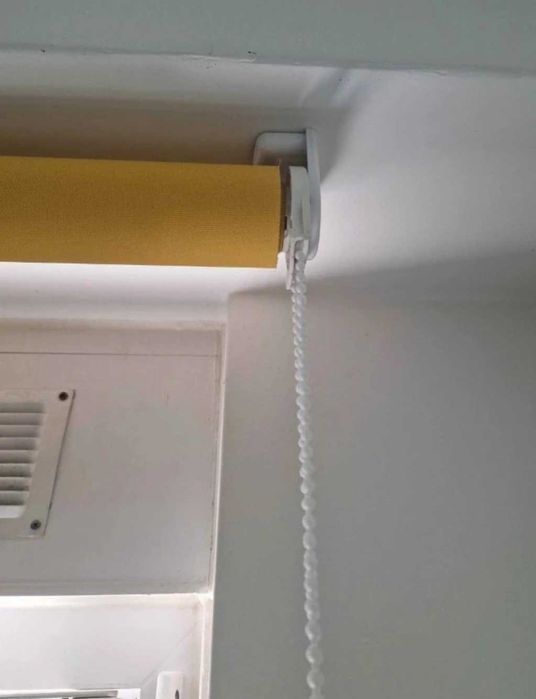 Estore de rolo amarelo
