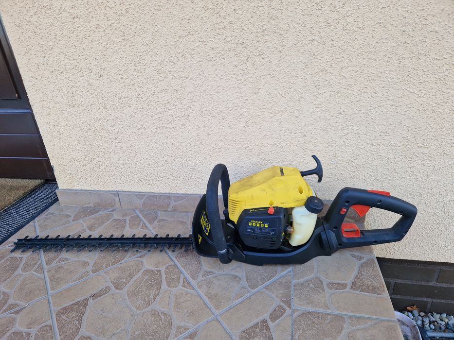 Nożyce spalinowe do żywopłotu Stanley