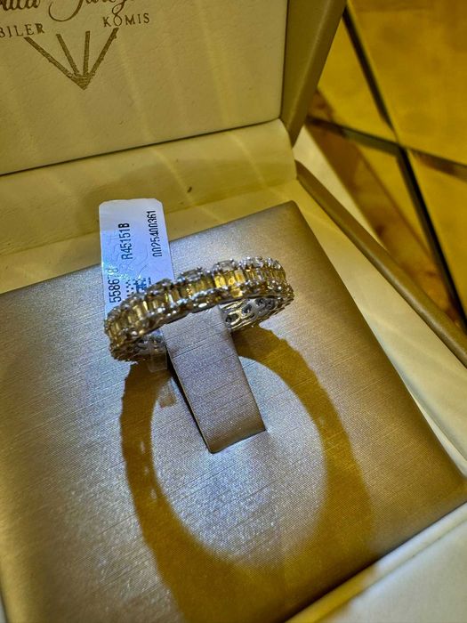 Obrączka z diamentami Infinity 1.05 CT bagiety