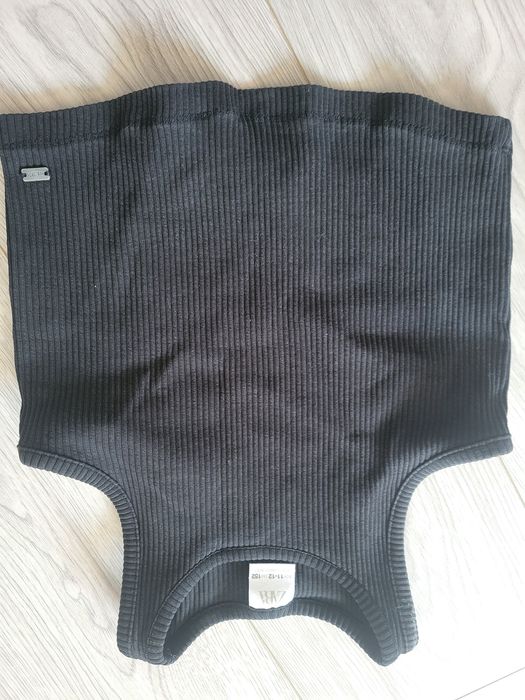 Czarny top na ramiączkach