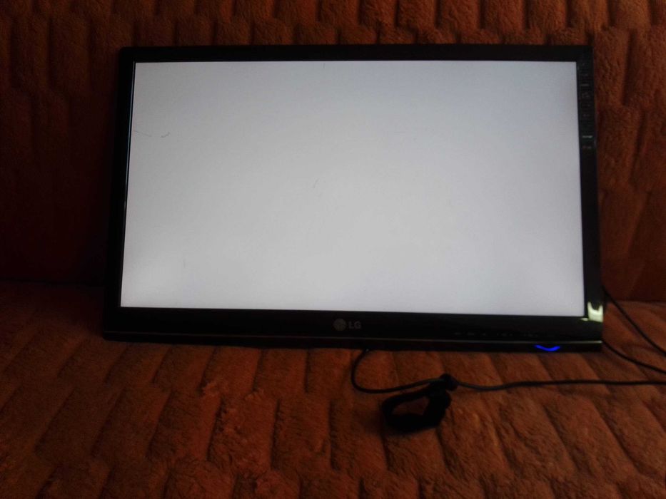 Telewizor LED Lg DM2780D-PZ