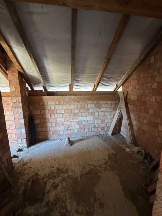 Продається будинок в Остриці — лише 5 км до Чернівців
