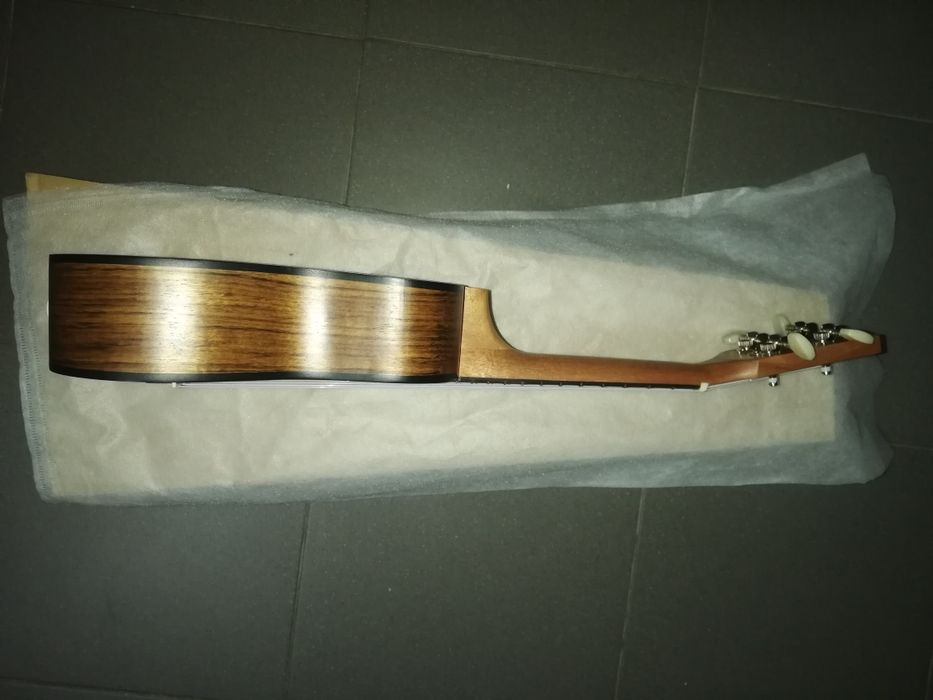 Ukulele soprano madeira de nogueira e jacarandá
