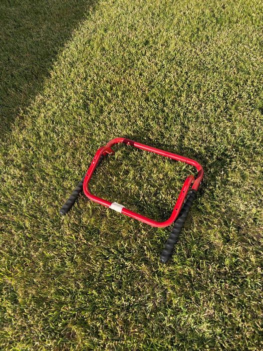 Suporte de Parede para (até) Duas Bicicletas - Vermelho