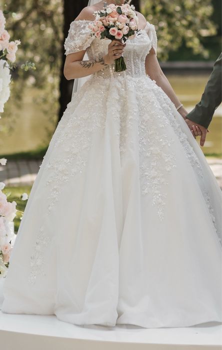 Продам неймовірно гарну весільну сукню