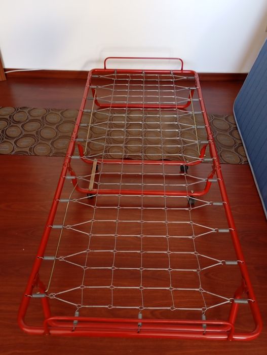 Cama dobrável com colchão incluso
