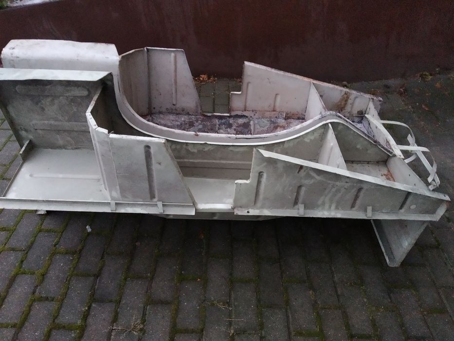 Nowe burty Syrena R20
