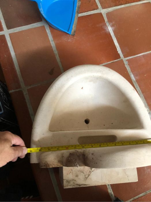 Lavatorio de parede em pedra moleanos