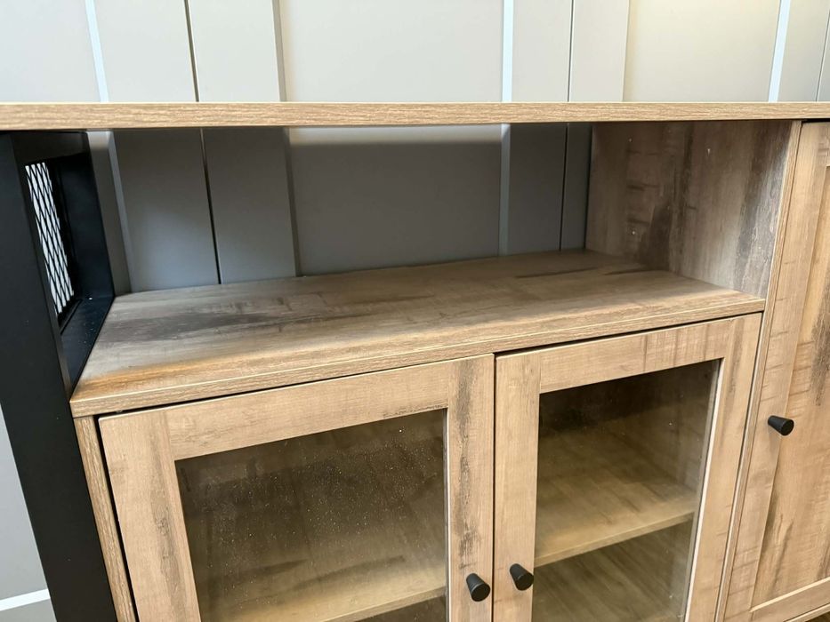 Szafka w kolorze dąb