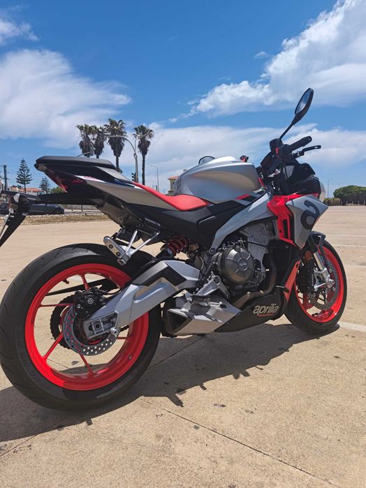 Aprilia Tuono 660