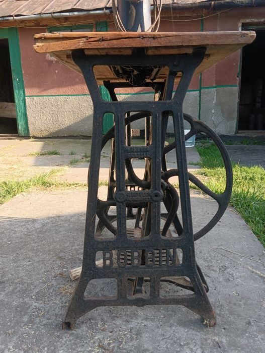 Швейна машинка BOBBIN