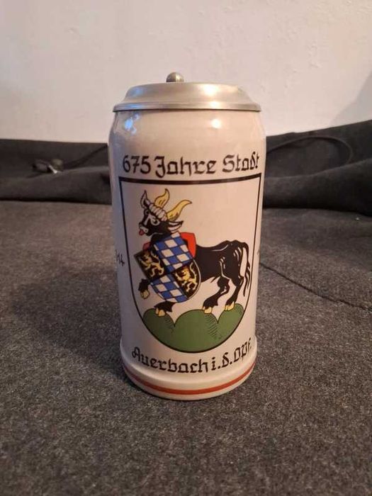 Niemiecki kufel 1L z wieczkiem | Oktoberfest | Auerbach 675 lat