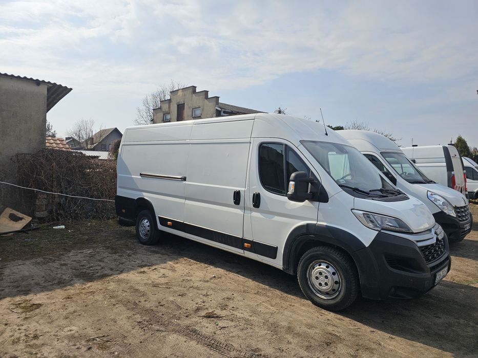 Wynajem busów wypożyczalnia aut dostawczych z windą autolaweta