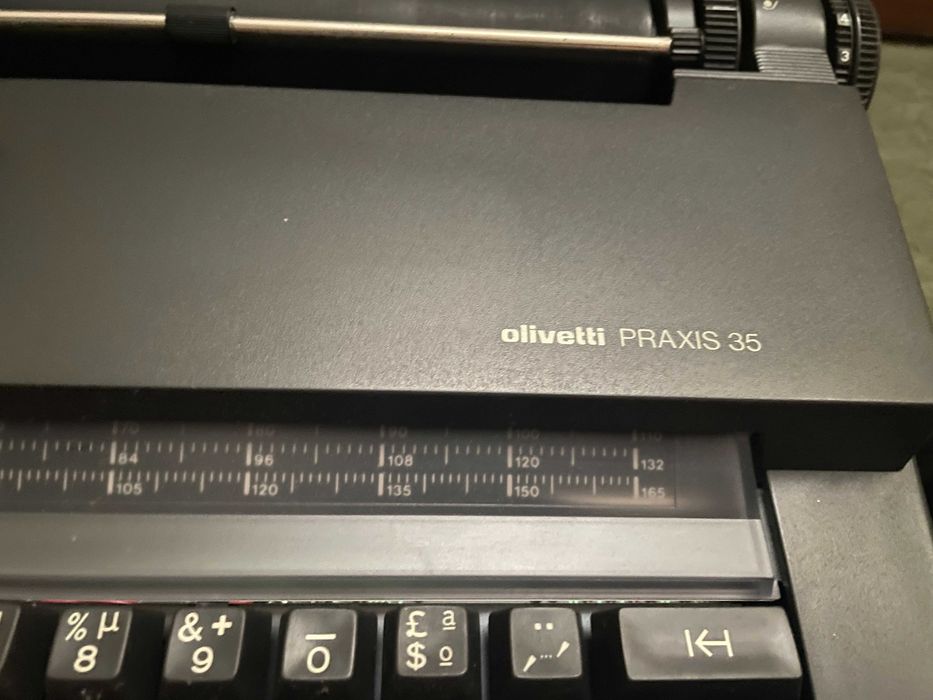 Máquina de Escrever Elétrica Olivetti Praxis 35 – Vintage Funcional