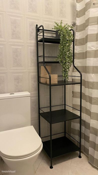 Quarto - localizado em Oeiras Lisbon