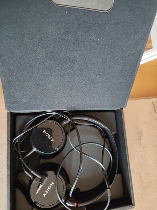 Наушники Sony . проводные