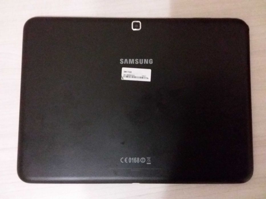 Планшет 10 дюмов Samsung Galaxi Tab4.  1.5 Gb оперативной 16  встроен.