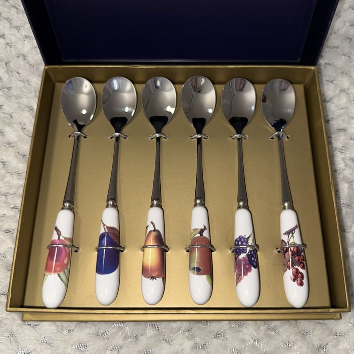 Sztućce Royal Worcester: 6 łyżeczek, 6 widelczyków i łopatka do ciast