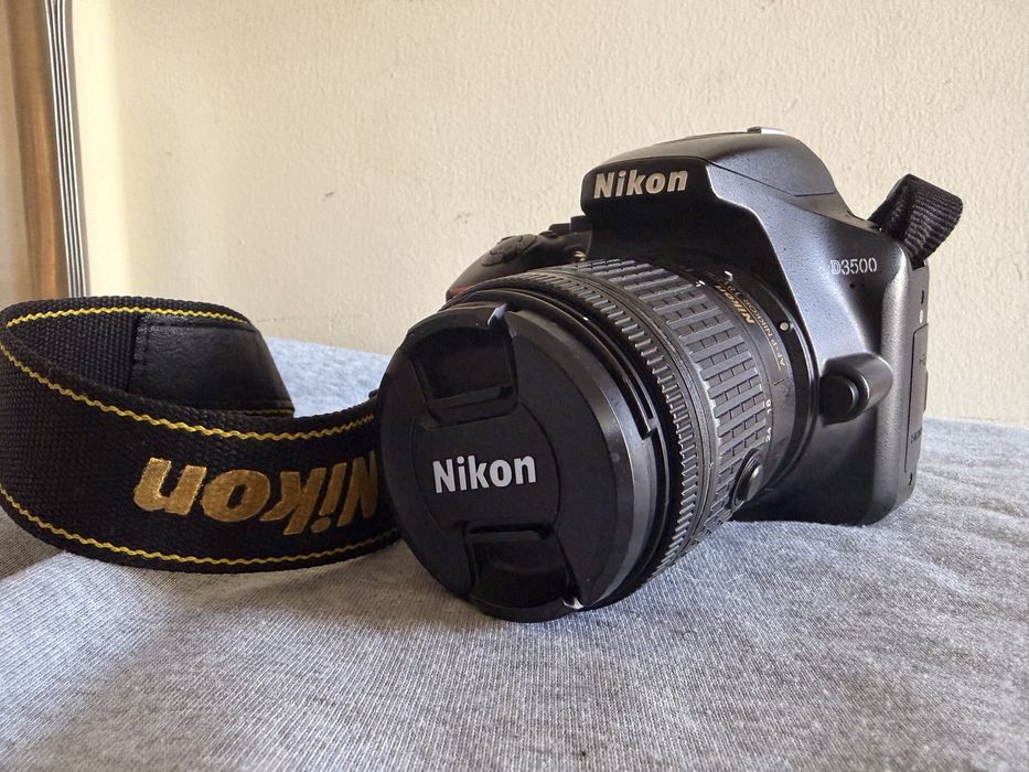 Nikon D3500 com 2 objectivas