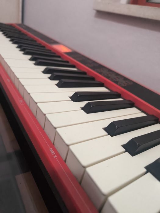 Teclado Roland GO:KEYS GO-61K + Suporte + Pedal Roland
