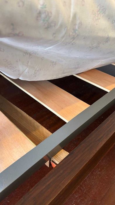 Cama antiga + Estrado + Colchão EXCELENTE ESTADO