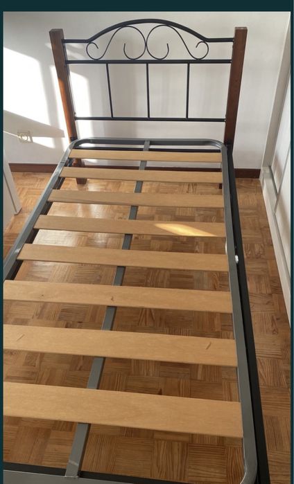 Cama solteiro C/ colchao