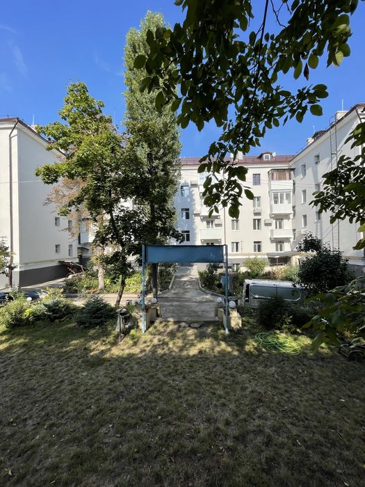 Без комиссии риелтору Продам двухком. кваритру ул Ефремова Ворошилова