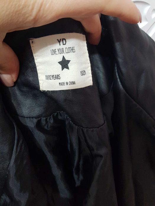 Куртка  на дівчинкуReserved на 140см.