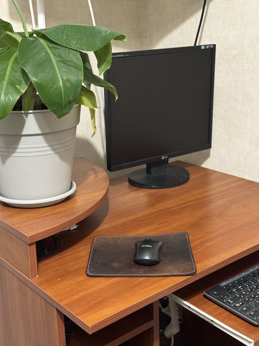 Компʼютер , компʼютерний стіл , Компьютер, компьютерный стол