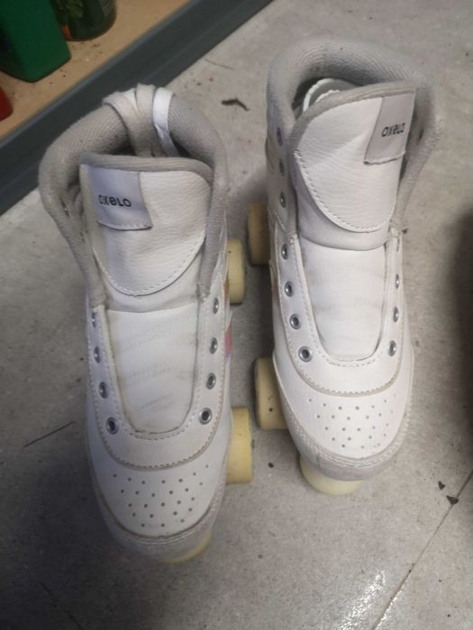 2 pares de patins de diferentes números