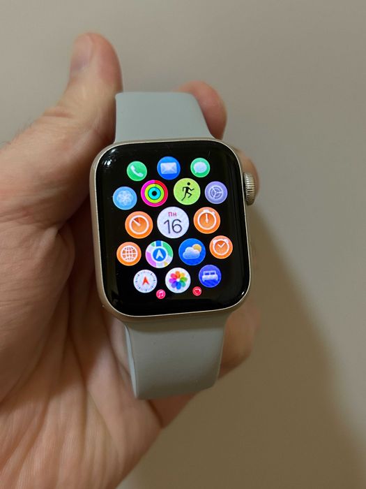 Apple Watch SE 2 40 Starlight смарт часы Батарея 97%