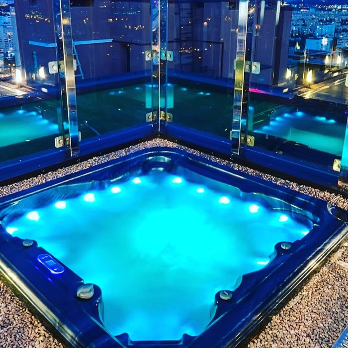 Шикарные апартаменты возле Днепра. Дом Vip уровня