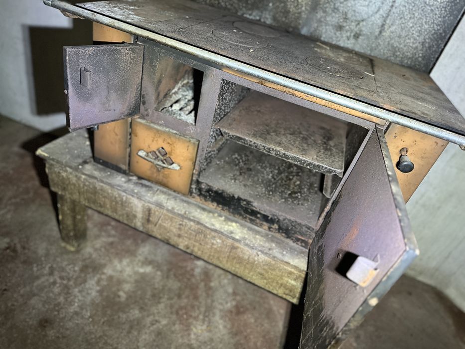 Fogao a lenha enferrujado para renovar