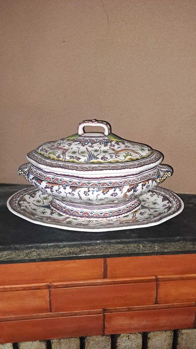 Terrina decorrativa em loiça de Coimbra