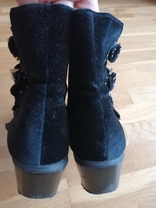 Botki czarne, zamszowe 37