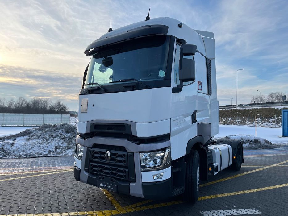 Renault Thigh440 High Sleeper Cab
